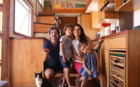 Tiny House: casal e dois filhos rodam o Brasil em minicasa de 27 m2