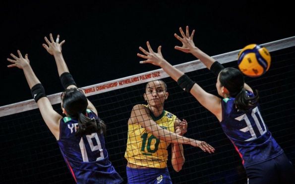 Já classificado, Brasil sofre 1ª derrota no Mundial de Vôlei Feminino