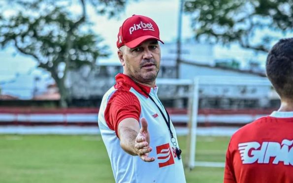 Sergipe anuncia renovação do contrato de técnico Rafael Jaques