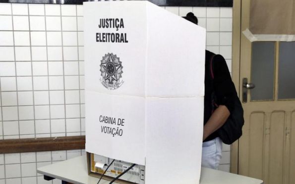 Homem é preso por suspeita de violar o sigilo de voto em Aracaju