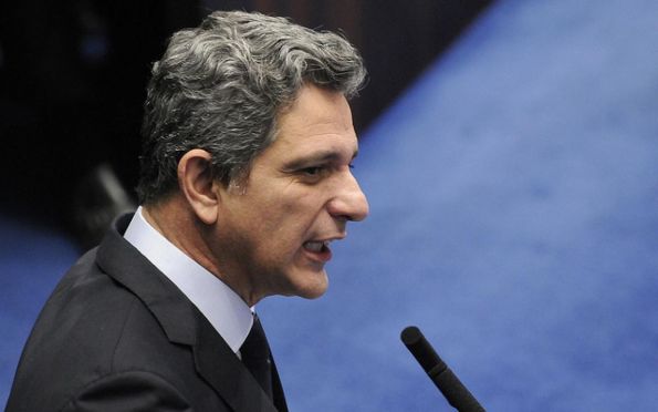 Juiz manda Rogério Carvalho remover conteúdo sobre suposto assédio
