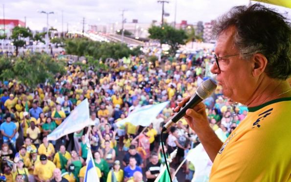 Laércio pede apoio para Fábio Mitidieri e Bolsonaro durante ato em Aracaju