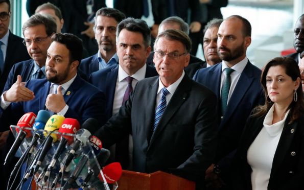 Bolsonaro agradece votos, diz que vai seguir Constituição e critica protestos 
