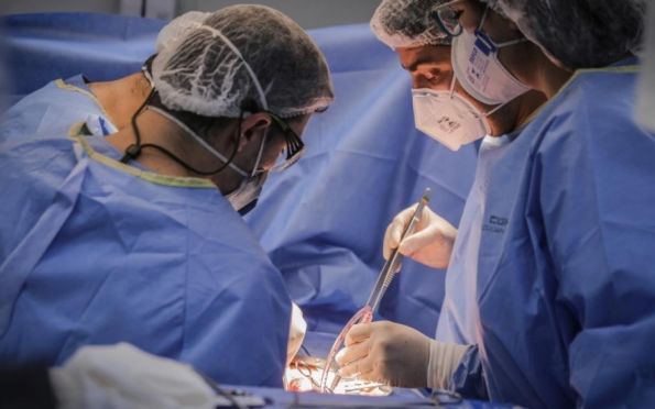 Caso raro: jovem italiana faz cirurgia para retirar tumor de 70 kg