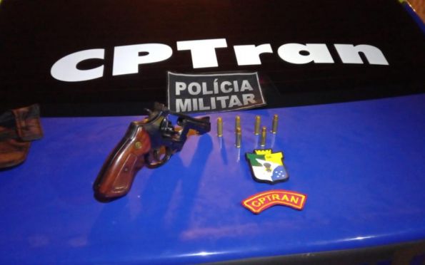 Homem é preso por porte ilegal de armas durante Blitz em Aracaju