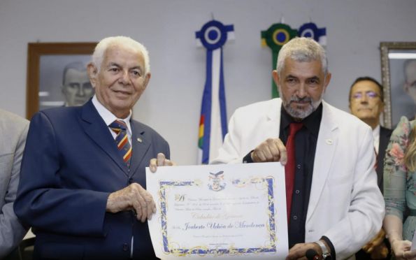 Jouberto Uchôa, reitor da Unit, recebe título de cidadão goianense 