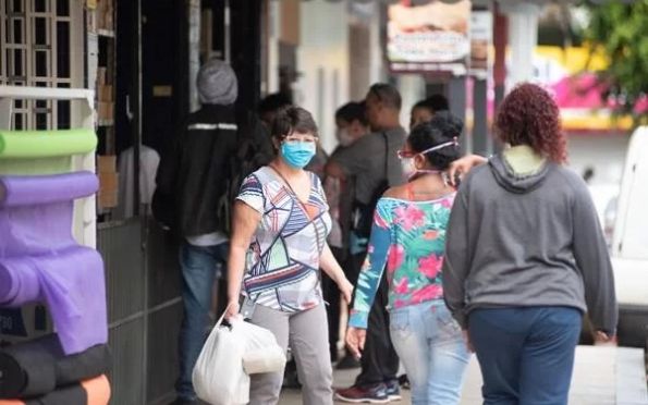 Ministério da Saúde recomenda uso de máscara após avanço da Covid