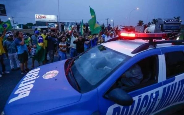 Moraes autoriza PMs a liberarem bloqueios de rodovias e prenderem manifestantes