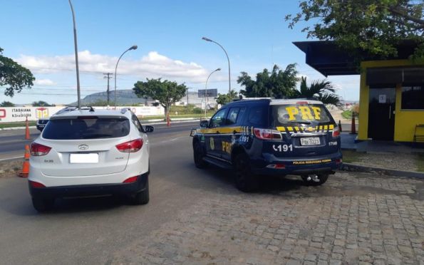PRF Sergipe recupera veículo roubado na cidade de Itabaiana