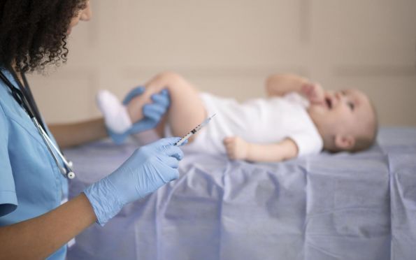 Vacina contra Covid: saiba os principais efeitos colaterais em bebês
