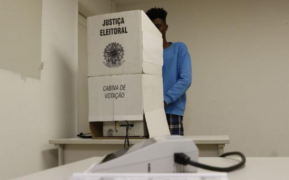 Cinco cidades realizam eleições municipais neste domingo