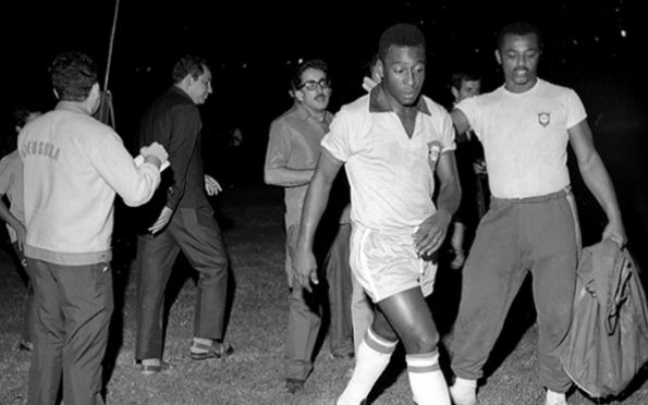 Confira as cinco vezes que Pelé jogou em campos sergipanos