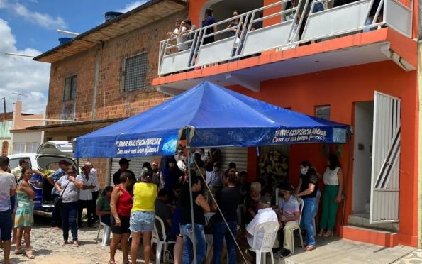 Corpo de jovem assassinado na zona sul de Aracaju é enterrado na Bahia