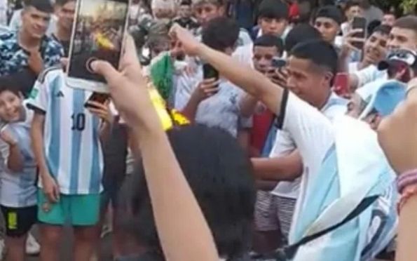 Hermanos queimam bandeira do Brasil e a web se divide