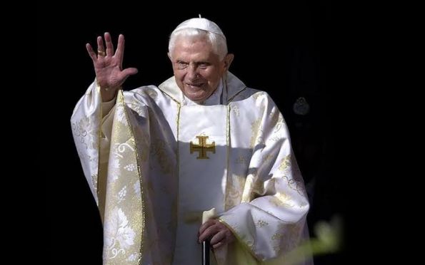 Morre, aos 95 anos, o papa emérito Bento XVI      