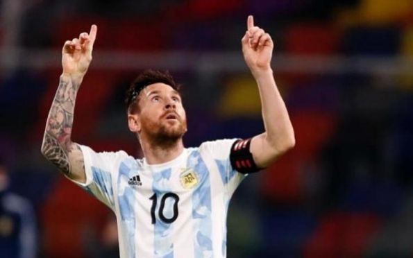 No templo: Maracanã convida Messi a colocar os pés na calçada da fama