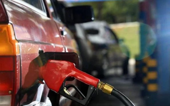 Preço médio da gasolina nos postos cai pela 3ª semana seguida