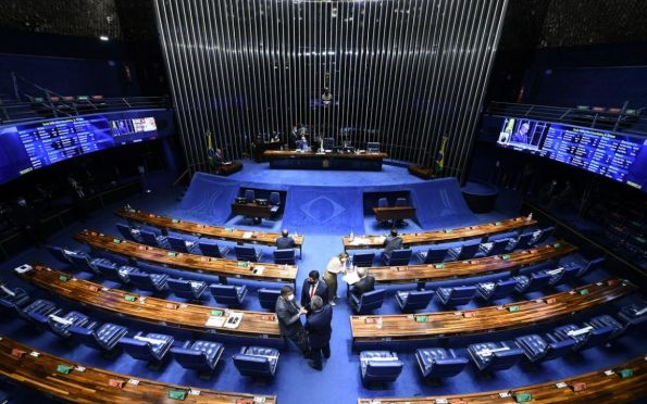 Senado aprova Proposta de Emenda à Constituição, a PEC da Transição