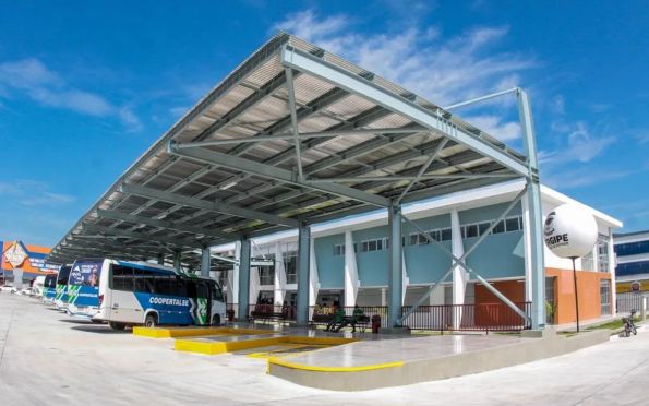Terminal Luiz Garcia volta a funcionar após dois anos de reforma