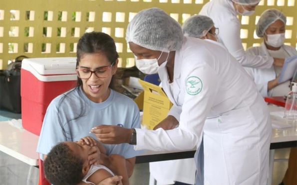 Vacinas contra pólio e covid são aplicadas nos shoppings de Aracaju