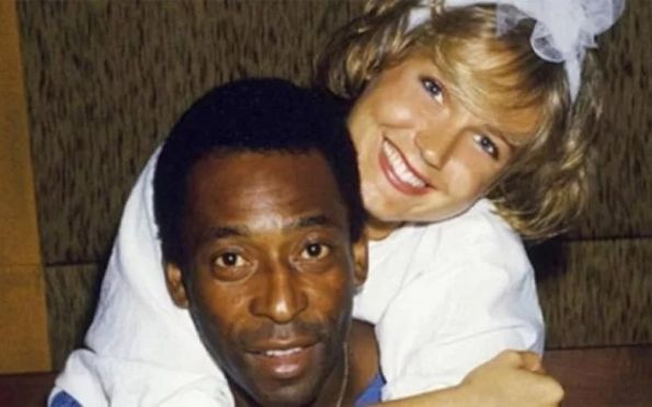 Xuxa faz post emocionante e lamenta morte de Pelé: “Boas lembranças”