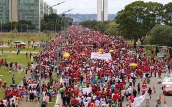 Apoiadores de Lula formam filas quilométricas para acompanhar posse