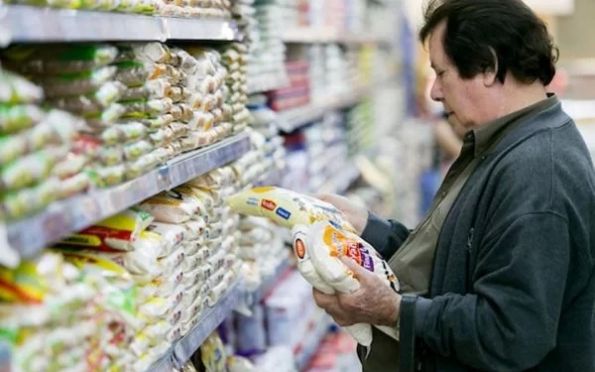 Após pico de inflação, 43% pretendem comprar mais comida, diz pesquisa