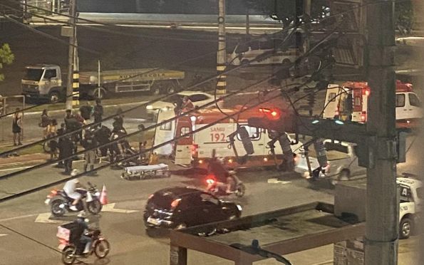 Colisão entre ciclista e moto deixa dois feridos em Aracaju