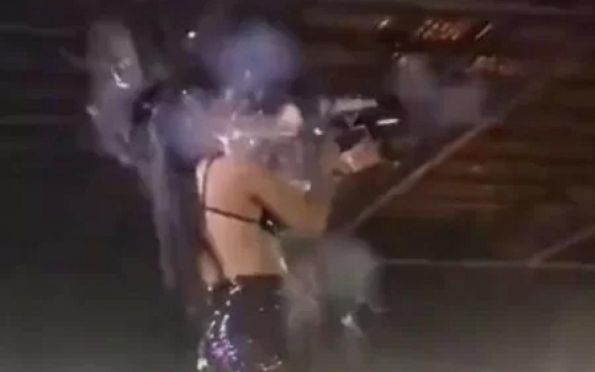 DJ sofre queimadura após disparar canhão de confete no rosto: assista