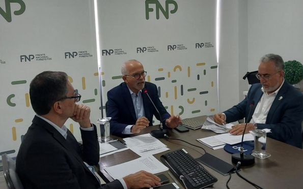 Edvaldo Nogueira discute atos antidemocráticos com prefeitos em Brasília