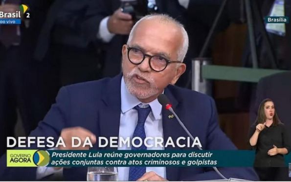 Edvaldo representa prefeitos em ato pela democracia com presidente Lula