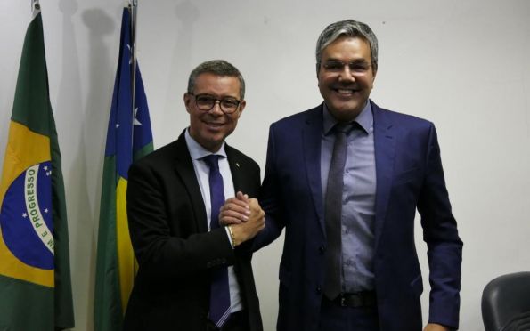 Fábio empossa Sérgio Reis para reforçar diálogo com Governo Federal