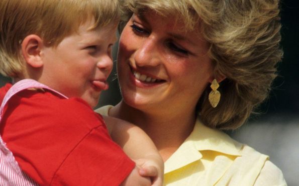 Harry acreditava que a mãe, a princesa Diana, forjou a própria morte