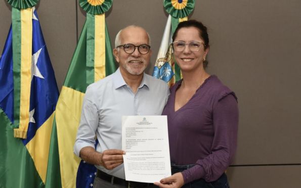 Katarina Feitoza escreve carta-renúncia de vice-prefeita de Aracaju