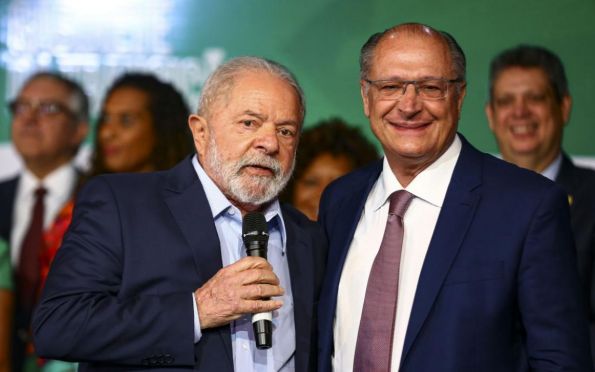 Lula e Alckmin tomam posse hoje; entenda o rito