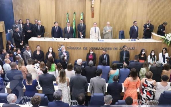 Nova Mesa Diretora toma posse na Câmara Municipal de Aracaju