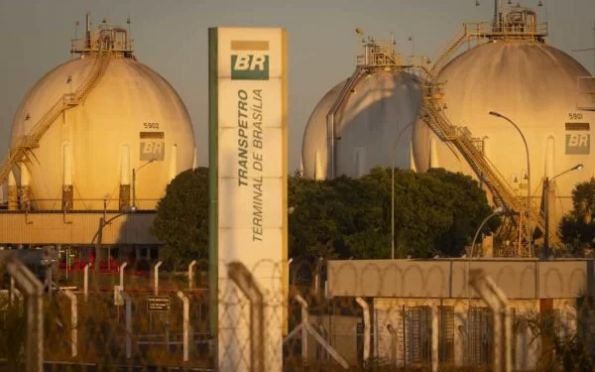 Prates descarta intervenção no preço dos combustíveis na Petrobras