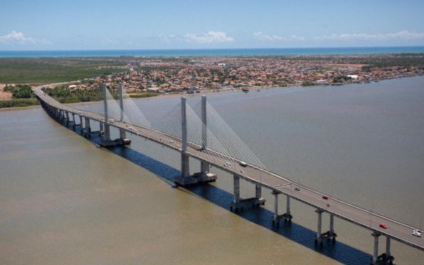 Trânsito na ponte Aracaju-Barra fica em meia pista