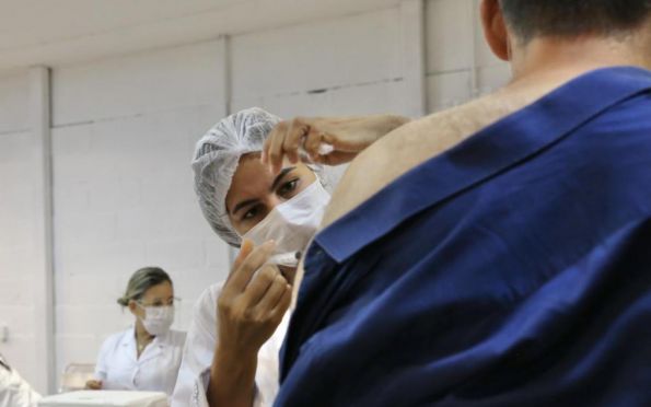 Veja onde se vacinar contra covid e pólio em Aracaju