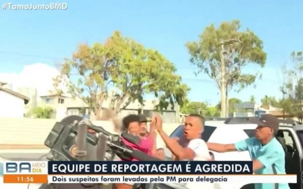 Vídeo: equipe de jornalismo da Record é agredida. Globo flagra ataque