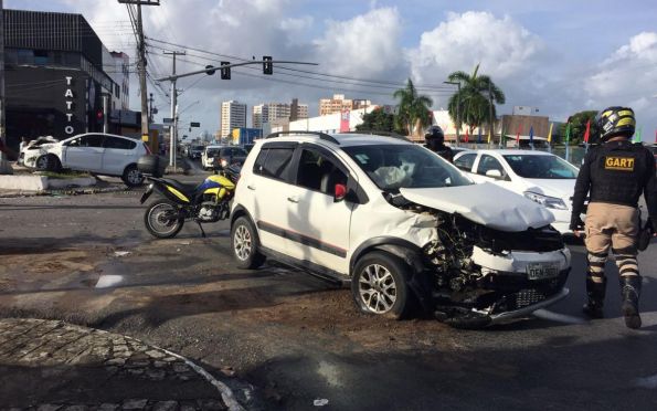 Repórter da TV Sergipe sofre acidente na zona sul de Aracaju