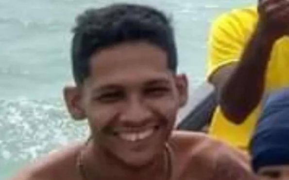 Surfista atacado por tubarão em Olinda acorda e conversa com esposa