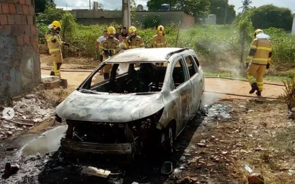 Viatura da Polícia Militar pega fogo em São Domingos (SE)