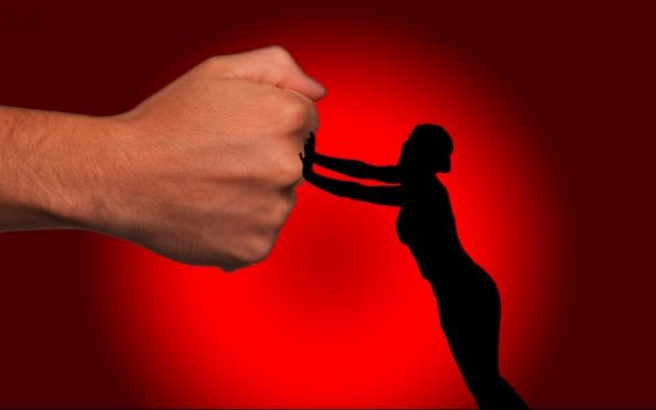 Agressões e feminicídio: o que alimenta a violência contra a mulher?