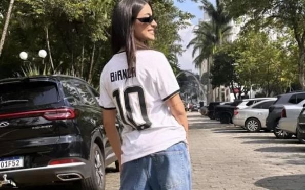 Bianca Andrade anuncia que vai patrocinar time feminino de vôlei