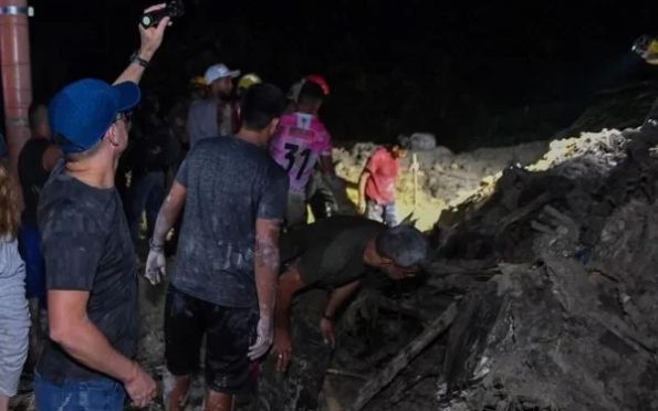 Manaus: corpos de mãe e filha abraçadas são encontrados após deslizamento