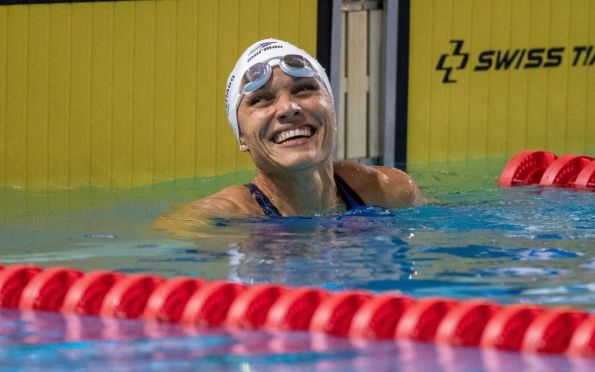 Natação paralímpica: Carol Santiago bate recorde mundial na Inglaterra