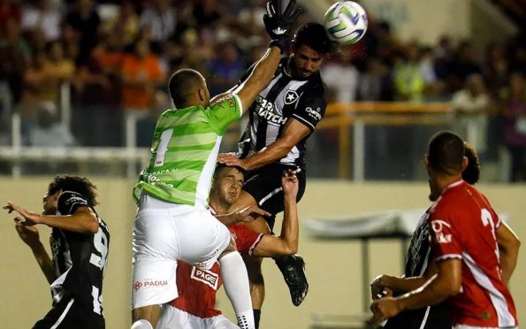 Sob arbitragem polêmica, Sergipe é eliminado da Copa do Brasil pelo Botafogo