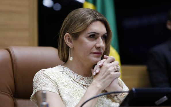 Alese: pela primeira vez, mulher trans assume Presidência da Mesa Diretora