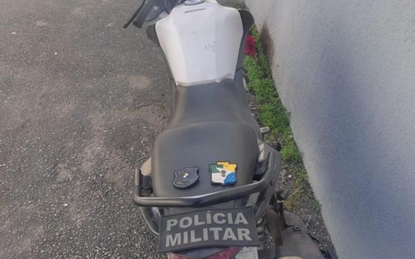 Dupla é presa por suspeita de furto de motocicleta em Socorro 
